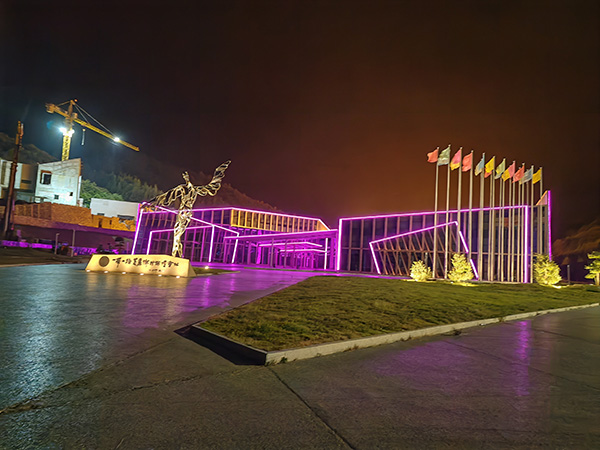 城市亮化是现代城市建设的重要组成部分，它不仅可以美化城市的夜景，还能提升城市的整体形象。随着科技的不断进步，城市亮化也得到了更多的关注和创新。本文将介绍一些关于城市亮化的创意和技术，帮助读者了解宕昌城市亮化的重要性以及如何进行宕昌城市亮化的规划和实施。